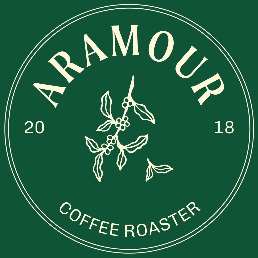 Aramour Coffee Roasters — dấu tròn xanh rừng với nhánh cà phê