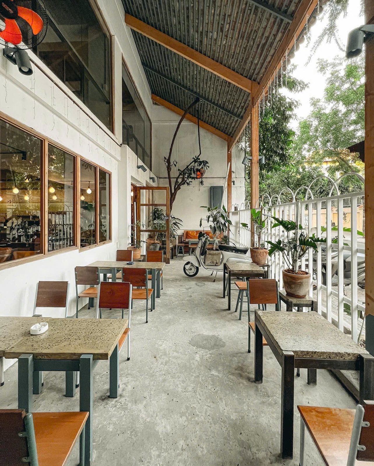 Sân ngoài trời