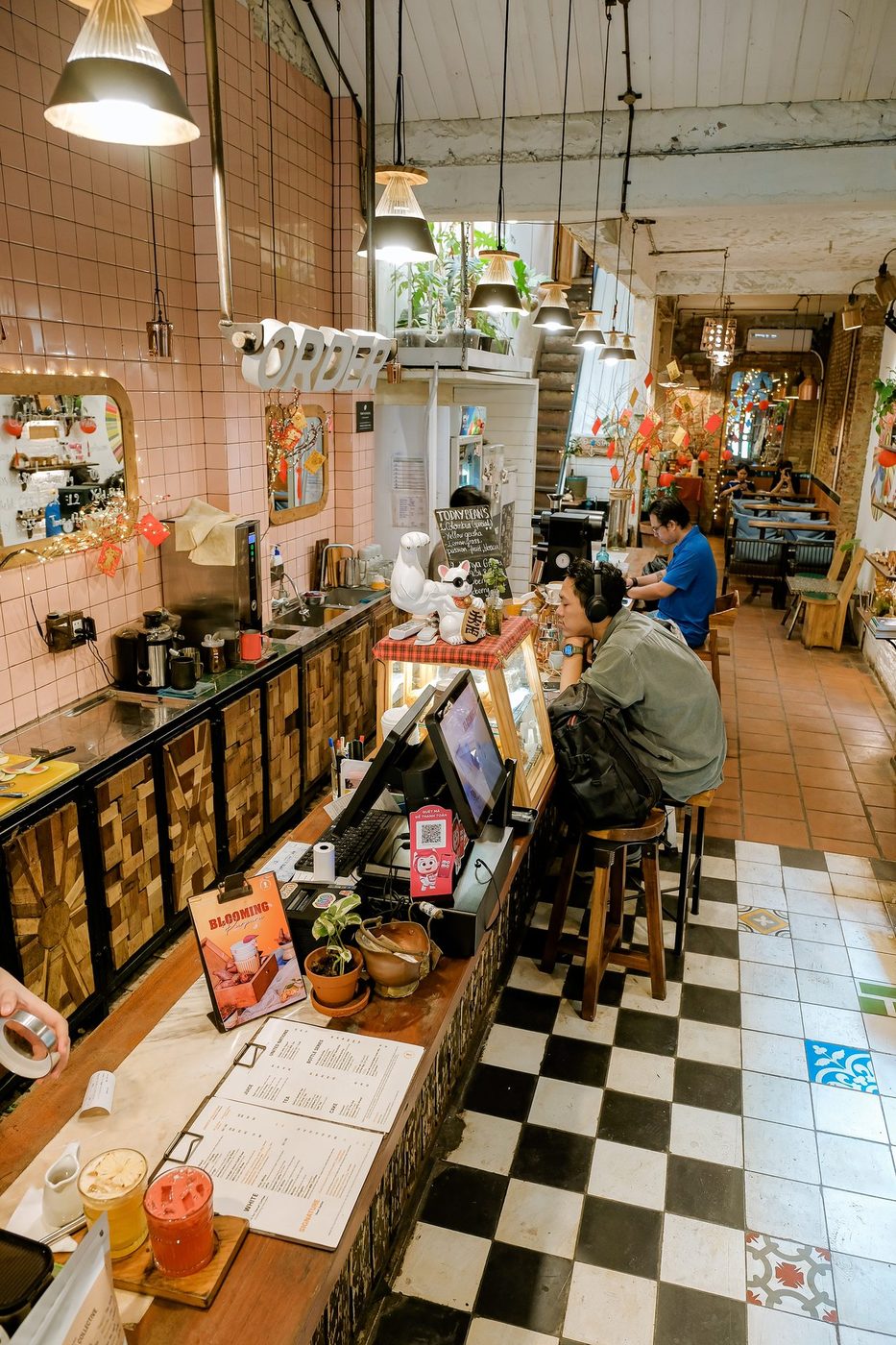 Tết 2023; gift sets, coffee tubes, chrysanthemum decor, red apron barista