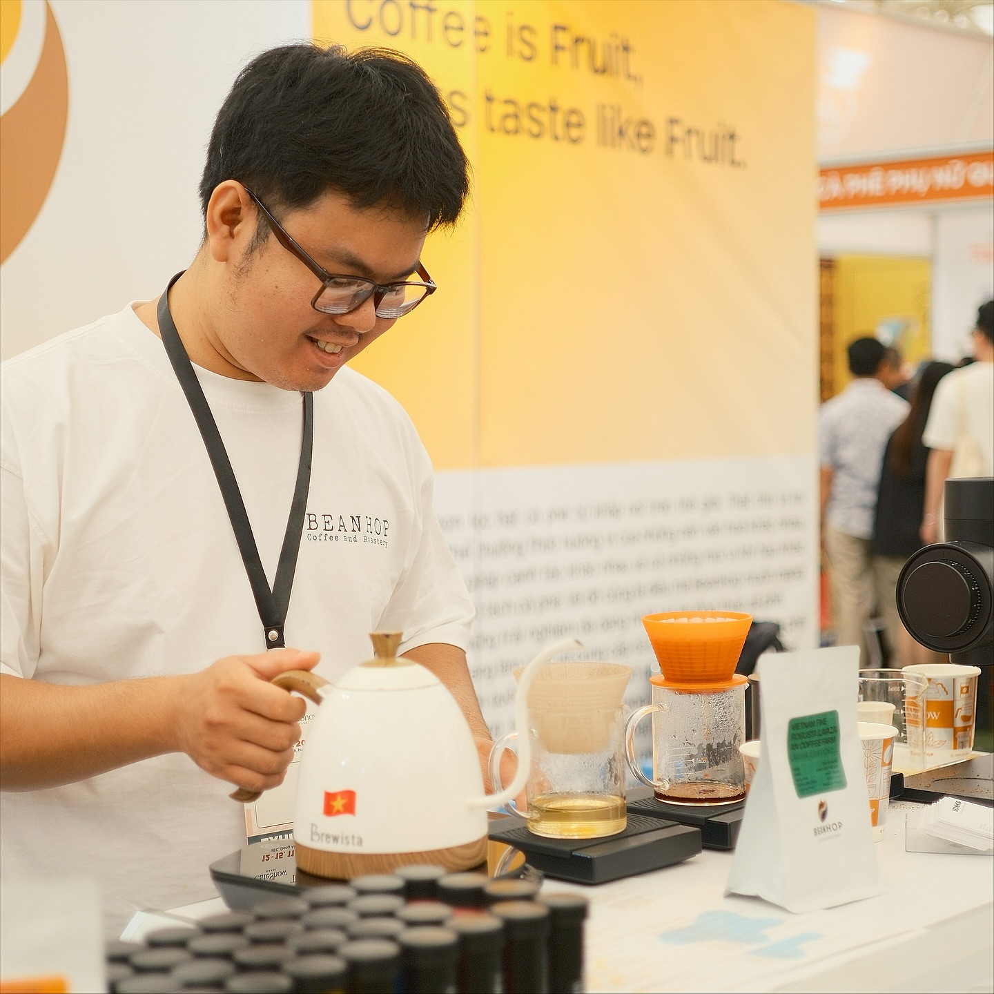 Rót handbrew từ ấm cổ ngỗng