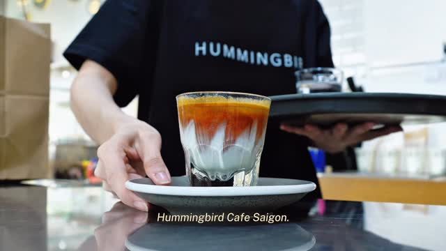 Barista sau quầy, geotag 'Hummingbird Cafe Saigon'