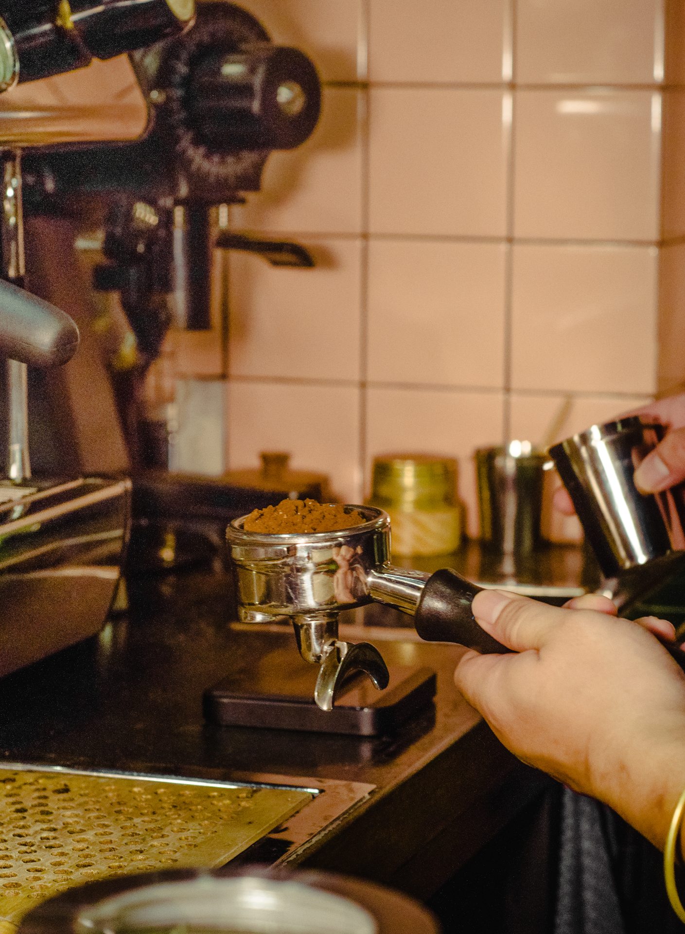 Định lượng từng liều espresso.