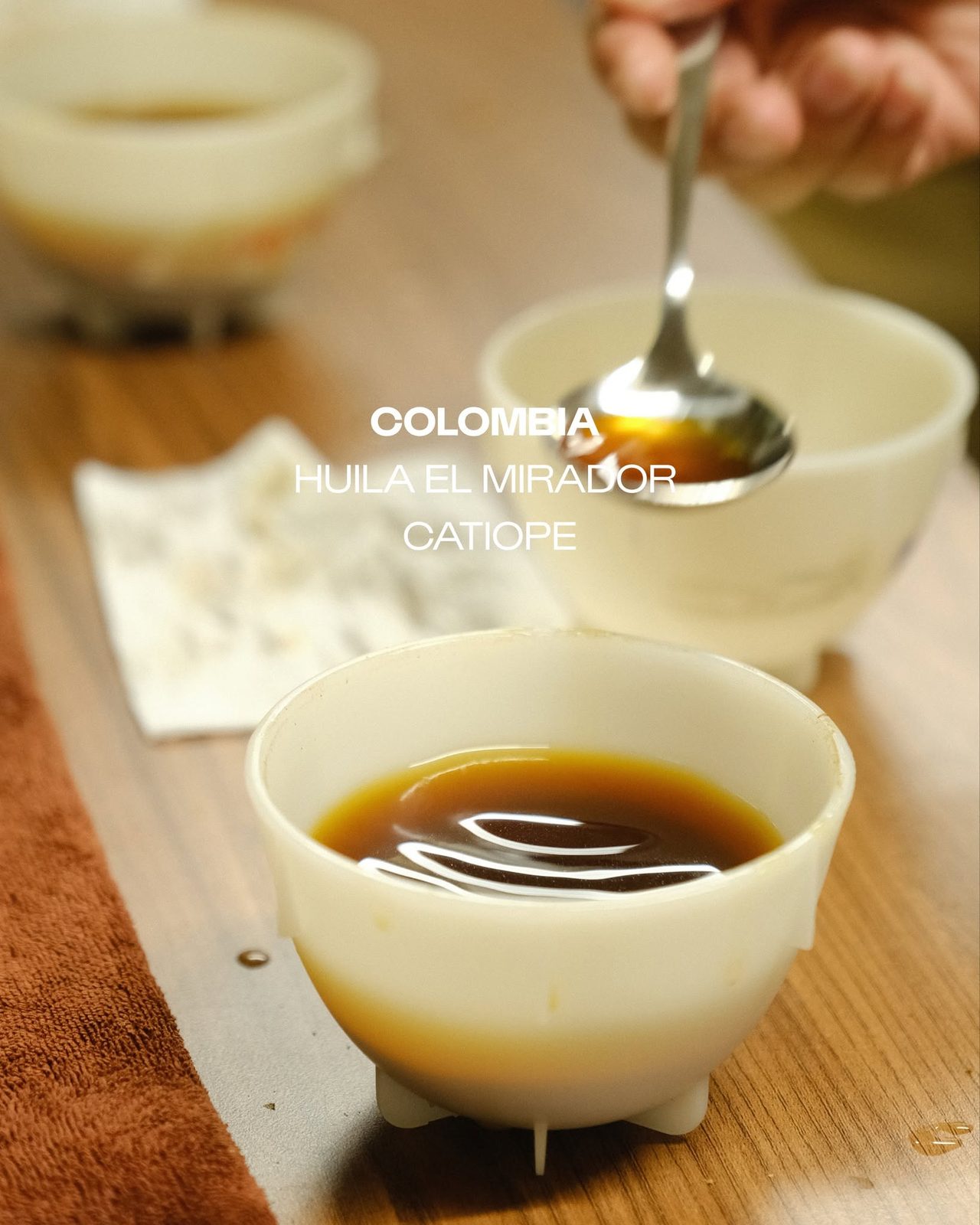 Chén cupping và muỗng nếm